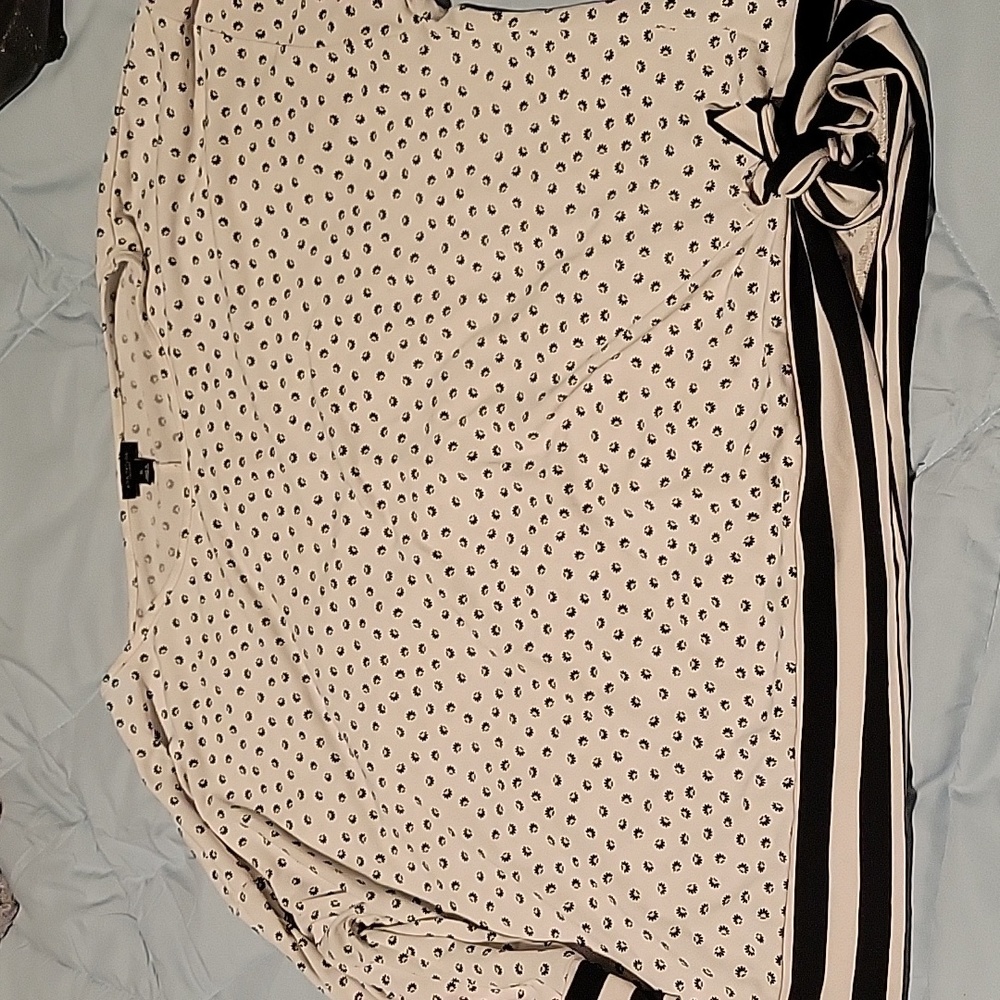 Ann Taylor XL black & white blouse